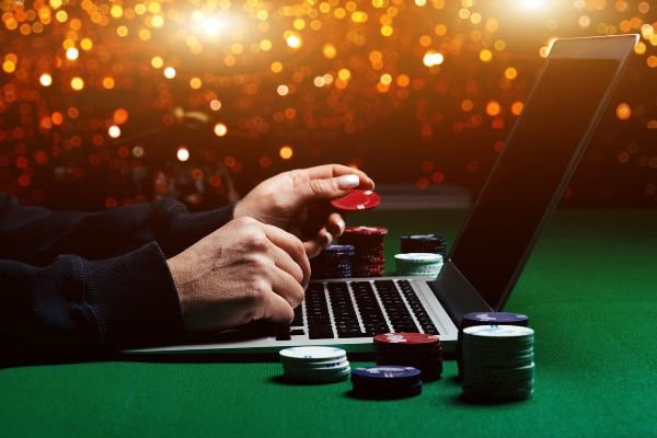 Filipino player enjoying 3taya365 mobile casino and sports betting platform